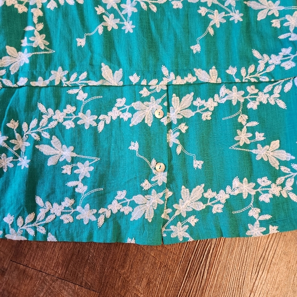 SOFT SURROUNDINGS Embroidered Isla Verde Linen Blend Button-Up Shirt BACK DETAIL - Picture 4 of 12